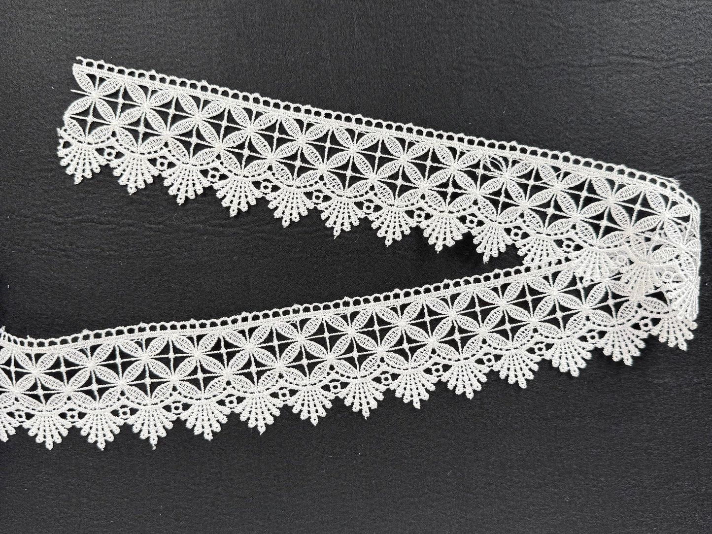 Pizzo in macramè – Bianco | Altezza 6 cm
