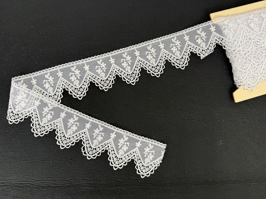 Pizzo in Macramè con tulle ricamato – Bianco | Altezza 7,5 cm