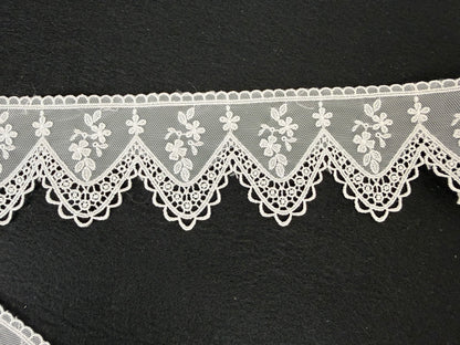 Pizzo in Macramè con tulle ricamato – Bianco | Altezza 7,5 cm